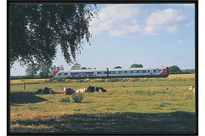 Lollandsbanens IC2 tog MF 1001 / FS 1101 i landlige omgivelser mellem Maribo og Sakskøbing den 14 Juni 2000. Holsund no. 37.