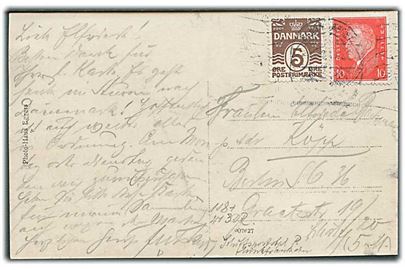 5 øre Bølgelinie og tysk 10 pfg. Ebert på brevkort annulleret med svagt skibs håndrullestempel Dansk Søpost Gedser-Grossenbrode ca. 1937 til Berlin, Tyskland.