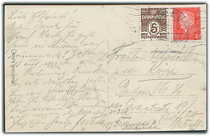 5 øre Bølgelinie og tysk 10 pfg. Ebert på brevkort annulleret med svagt skibs håndrullestempel Dansk Søpost Gedser-Grossenbrode ca. 1937 til Berlin, Tyskland.