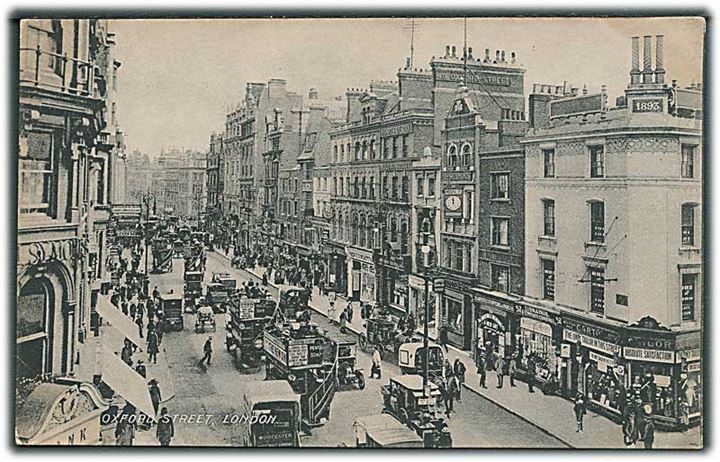 Sporvogne, hestevogne, butikker, mennesker i Oxford Street i London, England. Gordon Smith u/no. 