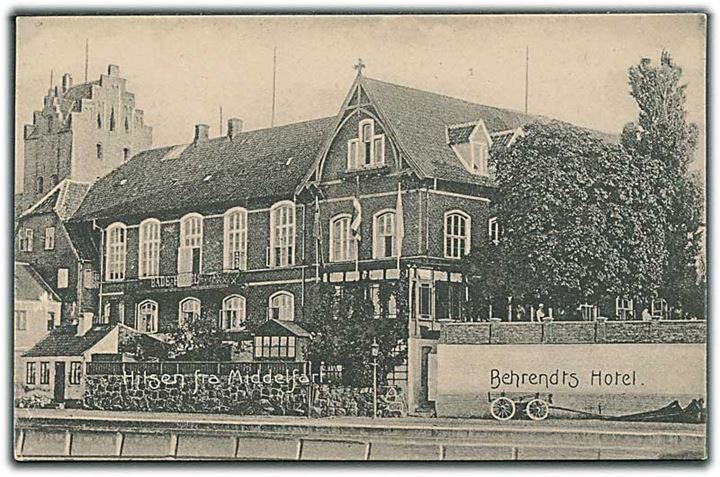 Hilsen fra Middelfart med Behrendts Hotel. No. 15495.