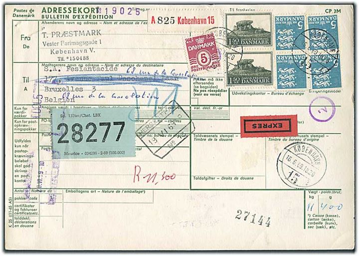 5 øre Bølgelinie, 5 kr. Rigsvåben (4) og 1,50 kr. Dansk Fredning (2) på internationalt adressekort for eksprespakke fra København d. 16.6.1969 til Bruxelles, Belgien.