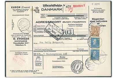 40 øre (2) og 1 kr. Chr. X på internationalt adressekort for gavepakke fra København d. 13.12.1943 til Bækkelagshøgda, Norge.