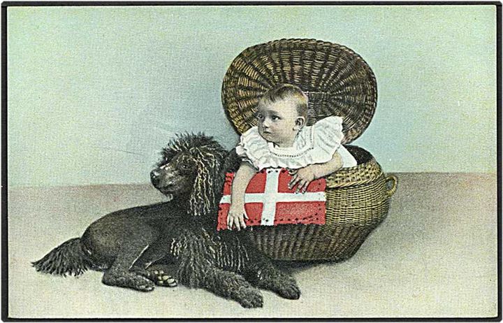 Pige og hund med Dannebrog. C.C. Biehl no. 06319.
