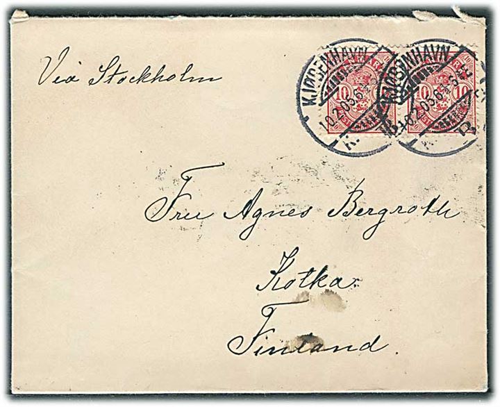 10 øre Våben i parstykke på brev fra Kjøbenhavn d. 10.2.1905 til Kotka, Finland. Påskrevet: Via Stockholm.