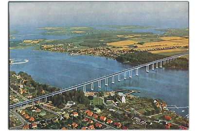 Svendborgsundbroen set fra oven. Turistforeningen for Svendborg og omegn u/no. 25 x 17,7 cm. 