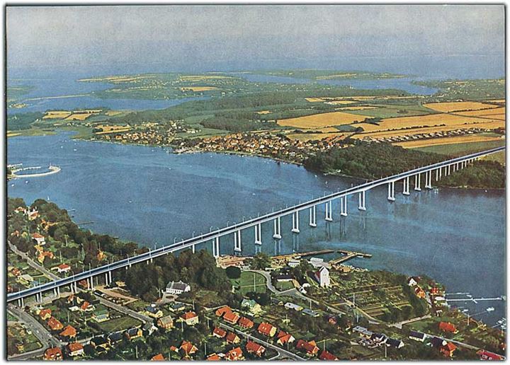 Svendborgsundbroen set fra oven. Turistforeningen for Svendborg og omegn u/no. 25 x 17,7 cm. 