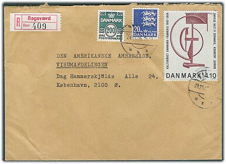 200 øre Bølgelinie, 20 kr. Rigsvåben og 4,10 kr. Robert Jacobsen på anbefalet brev fra Bagsværd d. 24.11.1988 til København.