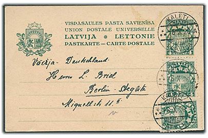4 s. helsagsbrevkort opfrankeret med 4 s. Våben (2) fra Keleti d. 6.10.1926 til Berlin, Tyskland.