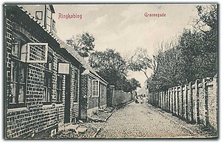 Grønnegade i Ringkøbing. Warburgs Kunstforlag no. 1861. Skjolder på adresse siden. 