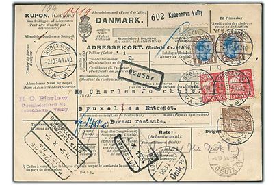 15 øre (par) og 25 øre Karavel, samt 1 kr. Chr. X i parstykke på internationalt adressekort for pakke fra København Valby d. 2.10.1934 til Bruxelles, Belgien. Mange transitstempler.