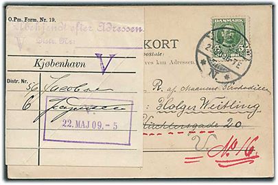 5 øre Fr. VIII på lokalt brevkort i Kjøbenhavn d. 21.5.1909 til Nordpolsfarer Holger Weitling. Ubekendt efter adresse med etiket O.Pm.Form.Nr. 19 med rammestempel V. 22.MAJ.09 -5