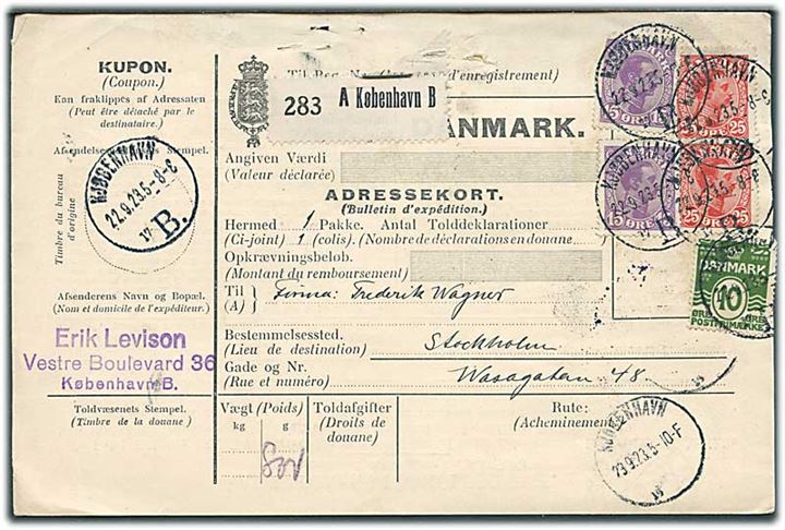 10 øre Bølgelinie 15 øre (2) og 25 øre (2) Chr. X på international adressekort for pakke fra Kjøbenhavn d. 22.9.1923 til Stockholm, Sverige.