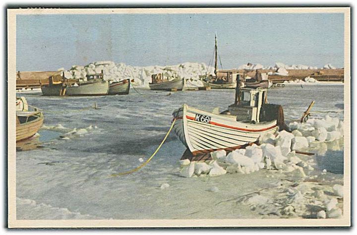 Fiskekuttere sidder fast i isen. K681 forrest. Sted ukendt. Stemplet i Rødding. Stenders, serie no. 697.