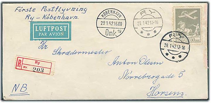 50 øre Luftpost på anbefalet 1.-flyvningsbrev fra Ry d. 28.1.1942 via København til Horsens. Mærke med 1 kort tak.