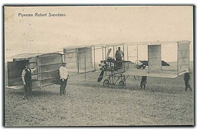 Flyveren Robert Svendsen med hans biplan. Johs. Brorson u/no.