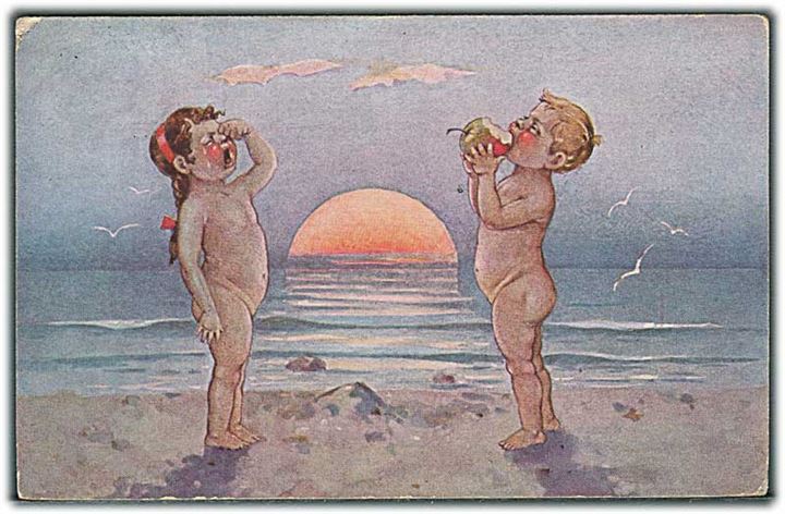 Dreng spiser æble og pige græder ved strandkanten med solnedgangen. A. S. M. no. 1157. 