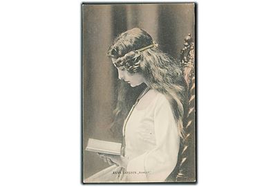 Anna Larssen i Hamlet. (12 sep. 1875 - 6 mar. 1955). Stenders no. 4400.