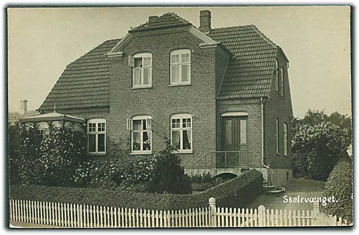 Villa i Skolevænget. By ukendt. Fotokort no. 7441. 