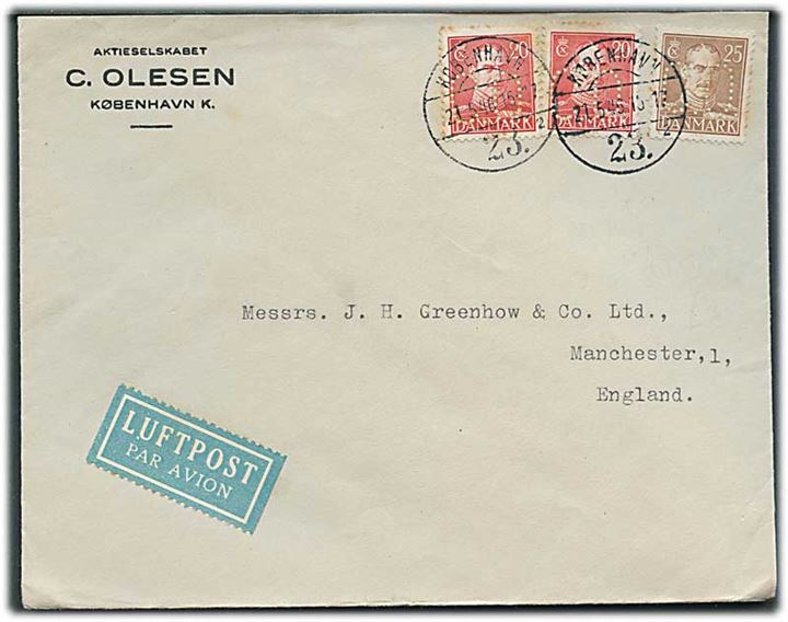 20 øre (2) og 25 øre Chr. X med perfin “C.O.” på luftpostbrev fra firma C. Olesen i København d. 21.5.1946 til Manchester, England.