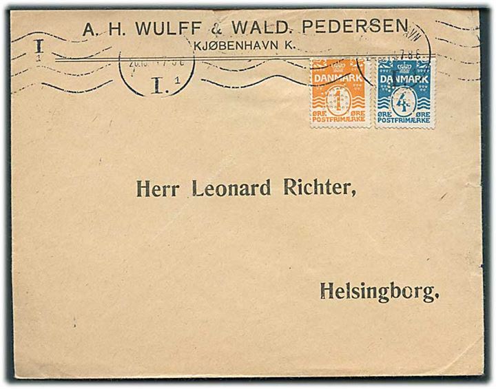 1 øre og 4 øre Bølgelinie med perfin “W.” på firmakuvert fra A.H.Wulff & Wald. Petersen sendt som tryksag fra Kjøbenhavn d. 20.10.1914 til Helsingborg, Sverige. Skade på bagklap.