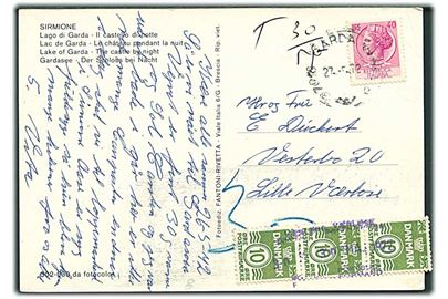 Italiensk 40 lire på underfrankeret brevkort fra Garda d. 27.5.1972 til Lille Værløse, Danmark. Udtakseret i porto med 10 øre Bølgelinie i 3-stribe annulleret med trodat stempel Værløse Postkontor d. 30.5.1972.