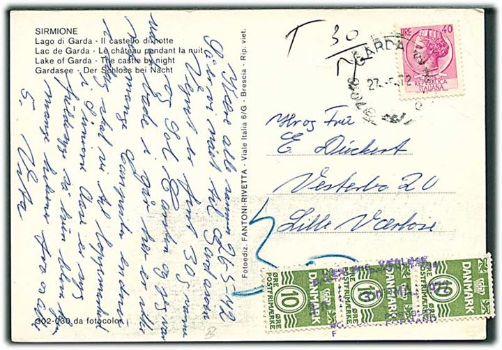 Italiensk 40 lire på underfrankeret brevkort fra Garda d. 27.5.1972 til Lille Værløse, Danmark. Udtakseret i porto med 10 øre Bølgelinie i 3-stribe annulleret med trodat stempel Værløse Postkontor d. 30.5.1972.