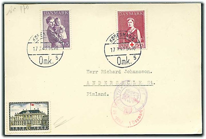 5+3 øre Røde Kors og 10+5 øre Børneforsorg, samt Chr. X mærkat på brevkort fra København d. 17.7.1942 til Andersbölle, Finland. Dansk og finsk censur.