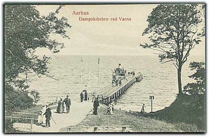 Dampskibsbro ved Varna, Aarhus. Rutebåd ved broen. Wm. Rohweder u/no.