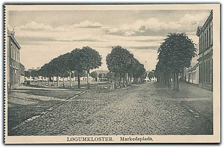 Markedsplads i Løgumkloster. Carsten Hansen u/no.