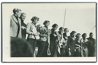 Danske svømmepigers hjemkomst fra Europamesterskabet i London 1938. Fotokort u/no. 