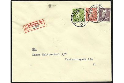 10 øre violet, 15 øre grøn og 20 øre rød Chr. X, 45 øre porto, på lokalt Rec. brev fra København d. 15.4.1948.