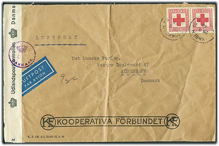 20 öre Røde Kors i parstykke på luftpostbrev fra Stockholm d. 25.8.1945 til København, Danmark. Åbnet af dansk efterkrigscensur (krone)/511/Danmark. Fold.