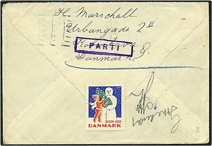5 øre rød og 10 øre violet Thorvaldsen på brev fra København d. 18.12.1938 til London, England. Brevet returneret og med julemærke på bagsiden af kuverten.