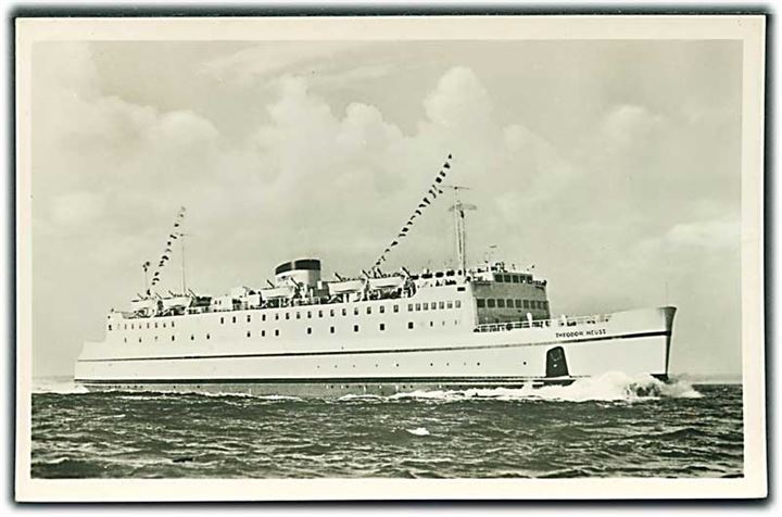 Tysk 10 pfg. på brevkort (Færgen Theodor Heuss) annulleret tysk skibsstempel Fährschiff Theodor Heuss Grossenbrode - Gedser d. 1.10.1961 til Kassel, Tyskland.