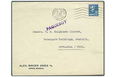 30 øre Løve på brev fra Bergen annulleret med engelsk stempel North Shields d. 17.3.1932 og sidestemplet Paquebot til Newcastle, England. Bagklap mgl.