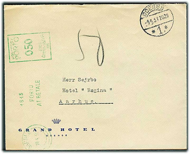 Ufrankeret fortrykt kuvert fra Grand Hotel i Odense stemplet Odense *1* d. 9.4.1951 til Aarhus. 50 øre grønt porto-maskinstempel fra Aarhus d. 10.4.1951.