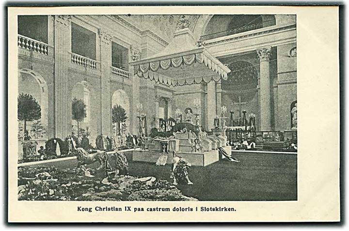 Kong Christian IX paa castrum doloris i Slotskirken. U/no.