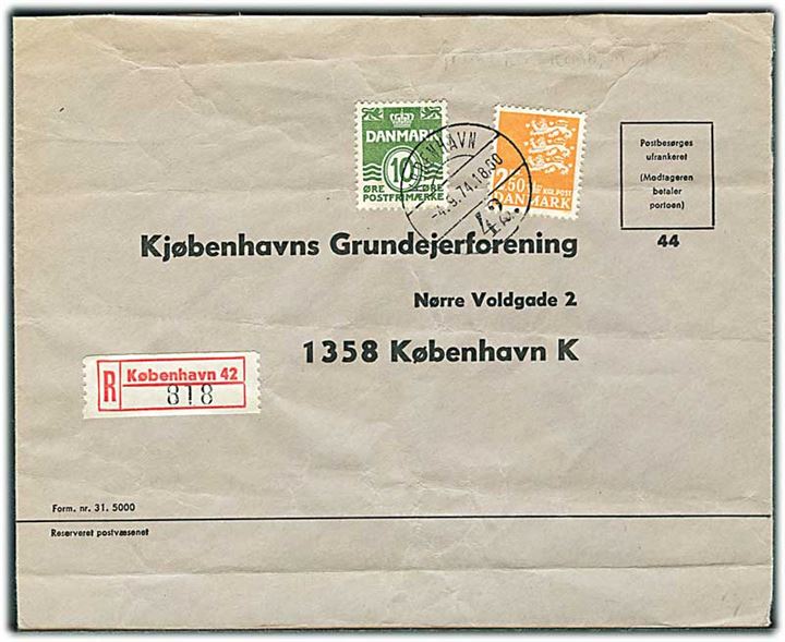 10 øre Bølgelinie og 2,50 kr. Rigsvåben på svarkuvert sendt anbefalet i København d. 4.9.1974.
