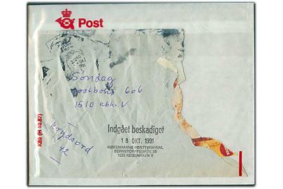 Kraftigt beskadiget kuvert fra København stemplet Indgået beskadiget 18 OKT 1991 og ilagt plastik omslag K89 (H 10.87).