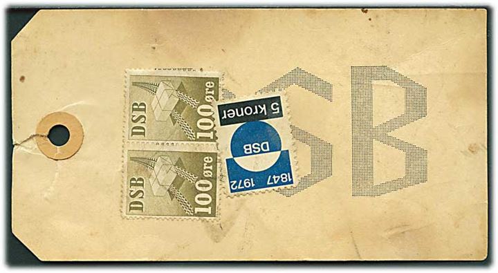 DSB 100 øre (par) Fragtmærke og 5 kr. 1847-1972 Jubilæums-fragtmærke på manila-mærke for forsendelse fra Virum til Middelfart. Svagt stempel.