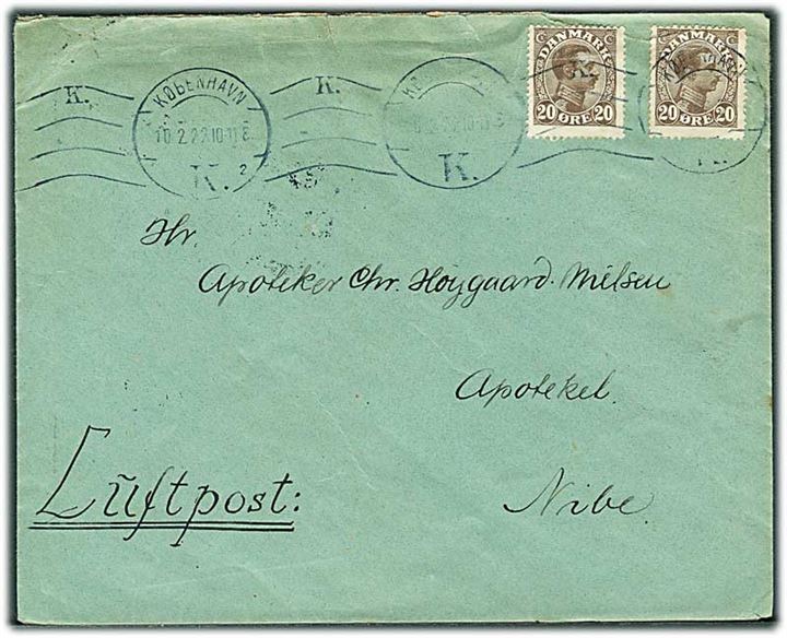 20 øre Chr. X (2) på 40 øre frankeret isluftpostbrev fra København d. 10.2.1922 til Nibe. 1 mærke med rift.