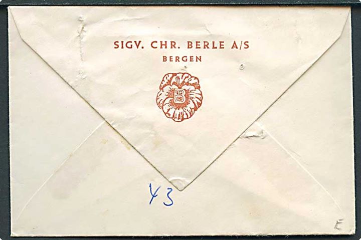 Lille kuvert fra Sigv. Chr. Berle A/S blomstehandler i Bergen med indlagt kort Blomster fra T/S Finnmark gjennom Berles Skips-Service til Søborg, Danmark. 
