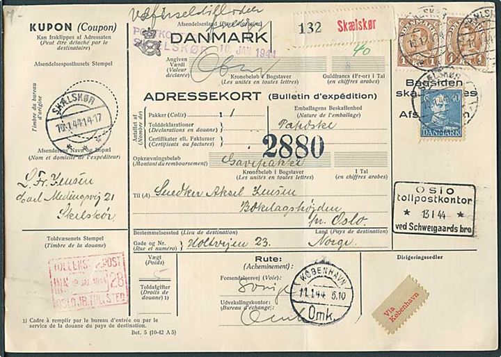 40 øre og 1 kr. (2) Chr. X på internationalt adressekort for pakke fra Skelskør d. 10.1.1944 til Bekkelagshøgda, Norge.
