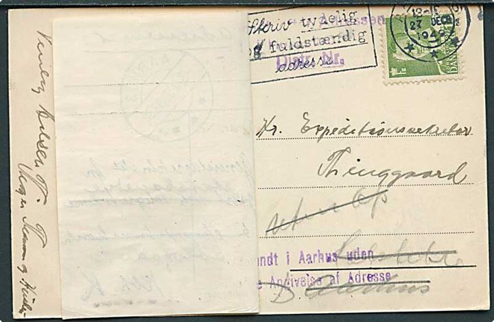 15 øre Fr. IX på brevkort fra Aarhus d. 27.12.1949 med utilstrækkelig adresse. Forespurgt flere steder med vignet P.26 (10-31 B8).