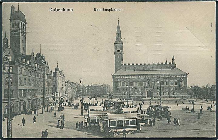 Sporvogne paa Raadhus Pladsen i København. C.R. no. 152.