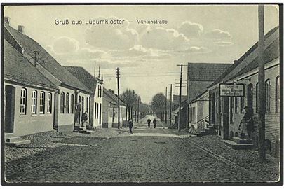 Møllegade i Løgumkloster. H. Michelsen no. 90.