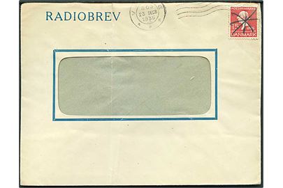 15 øre H.C.Andersen annulleret med kryds på fortrykt Radiobrev rudekuvert fra Varde d. 23.12.1935. På bagsiden oblat: Radiotelegraf. Fold.