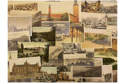 Sverige. 35 postkort med hovedsagelig topografiske motiver. Mange med frimærker.