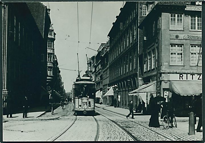 Sporvogn linie 6 vogn 174 i København. Foto, ældre reproduktion. (12,5x9 cm.).